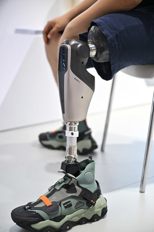 新華全媒 國產(chǎn)科技產(chǎn)品亮相消博會 2